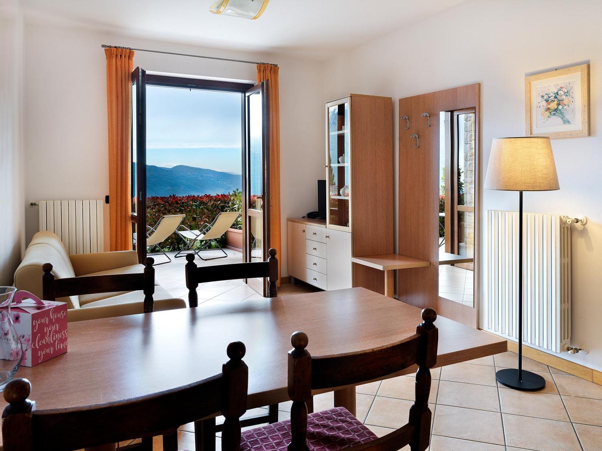 Standard One-Bedroom Apartment Lake View