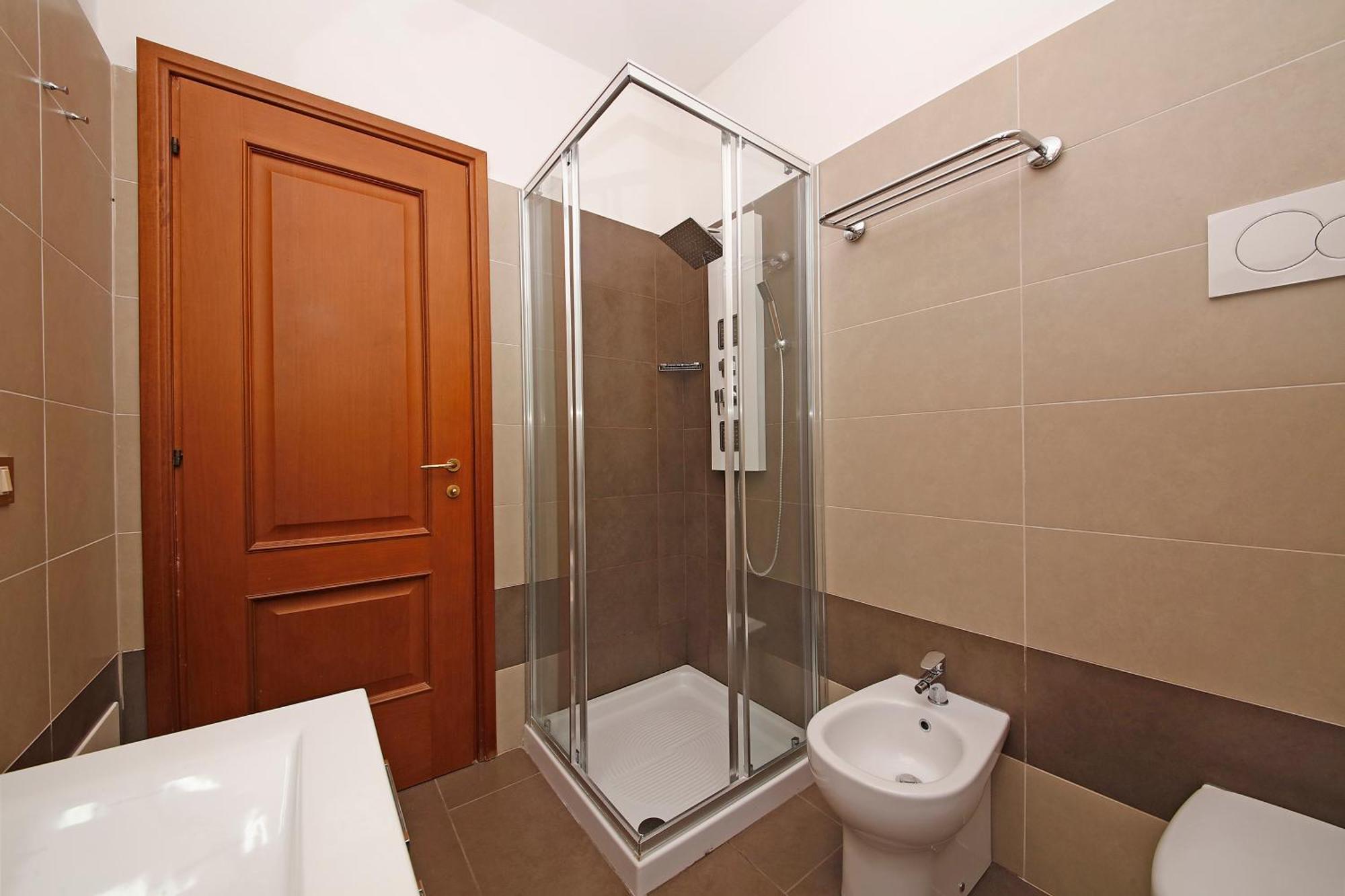 Standard One-Bedroom Apartment Lake View
