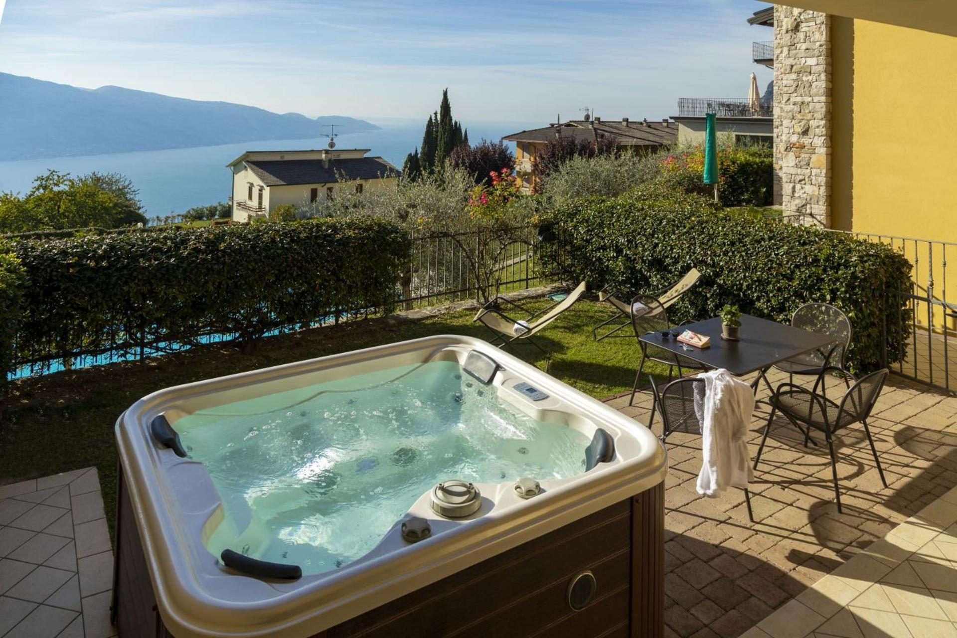 Deluxe Apartment Lake View