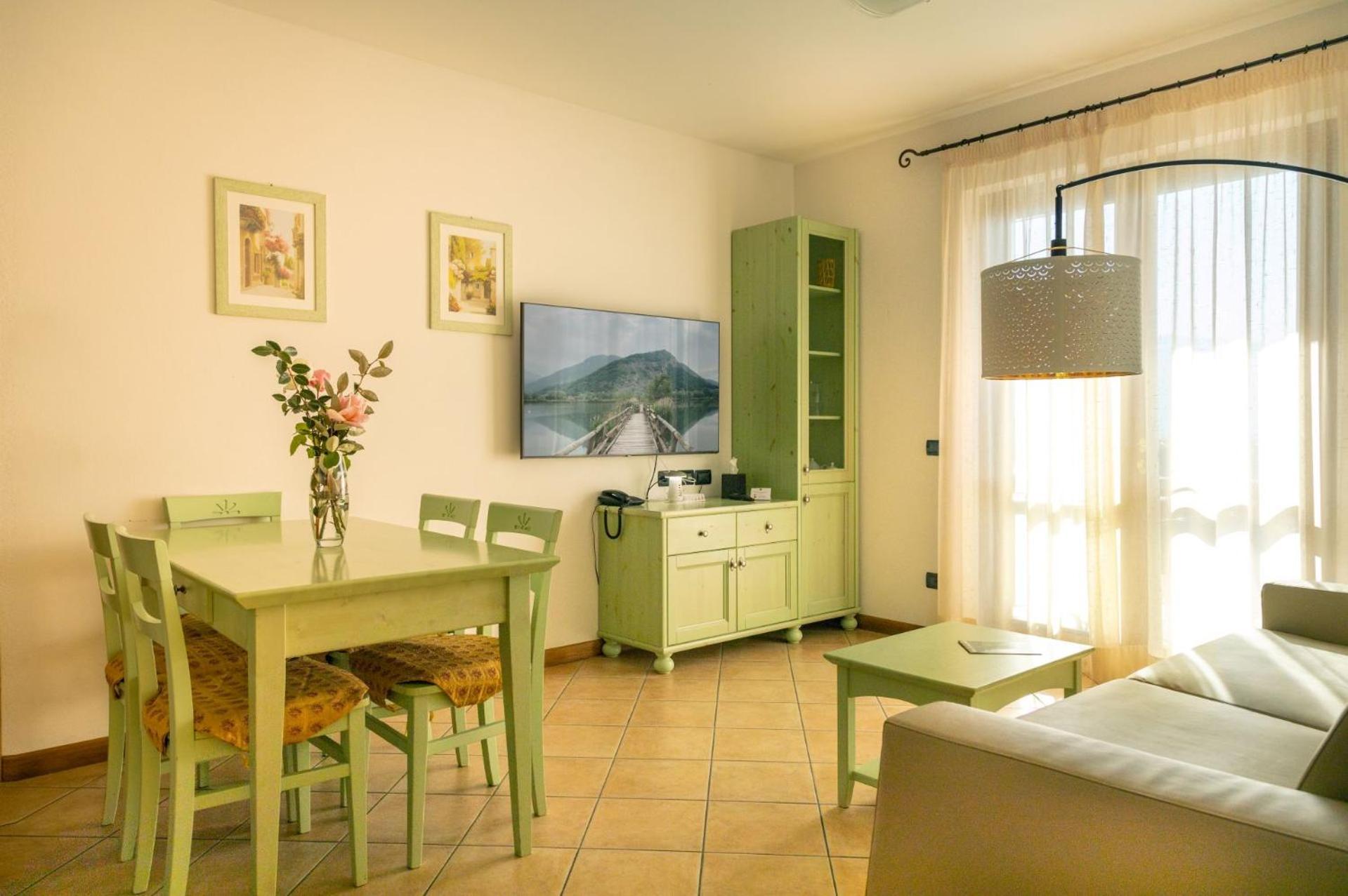 Deluxe Apartment Lake View